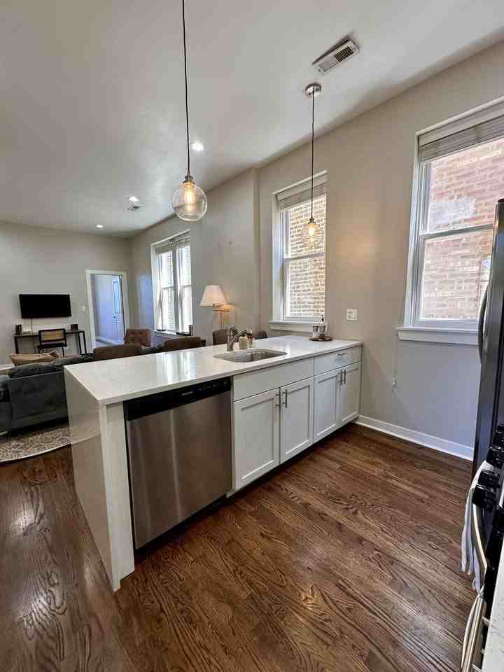 736 N Throop St #1379052P - Photo 3 of 17