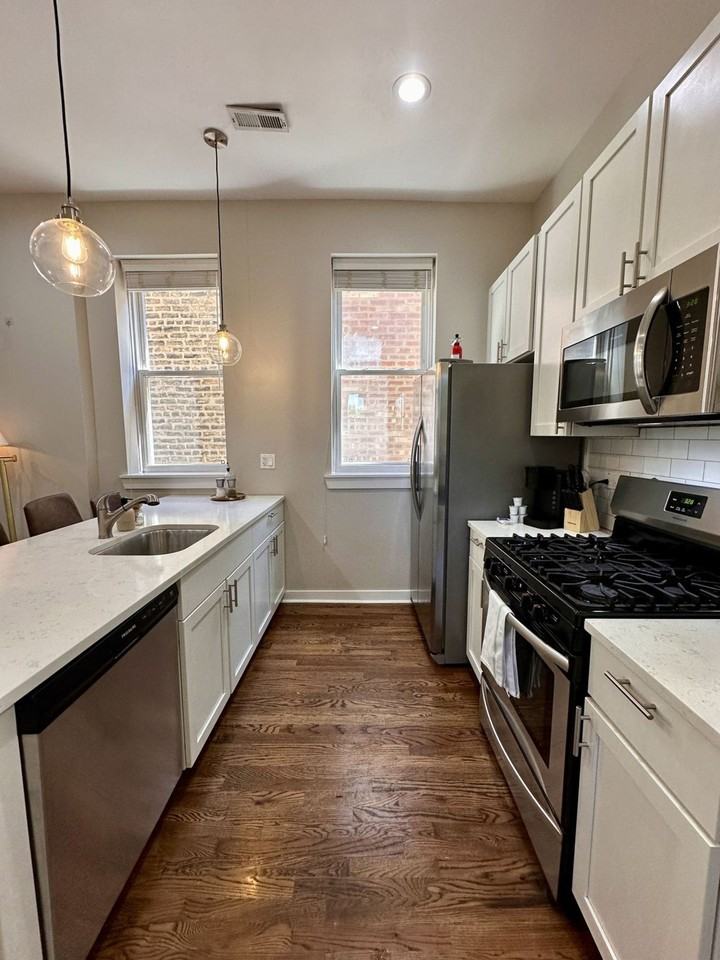 736 N Throop St #1379052P - Photo 4 of 17