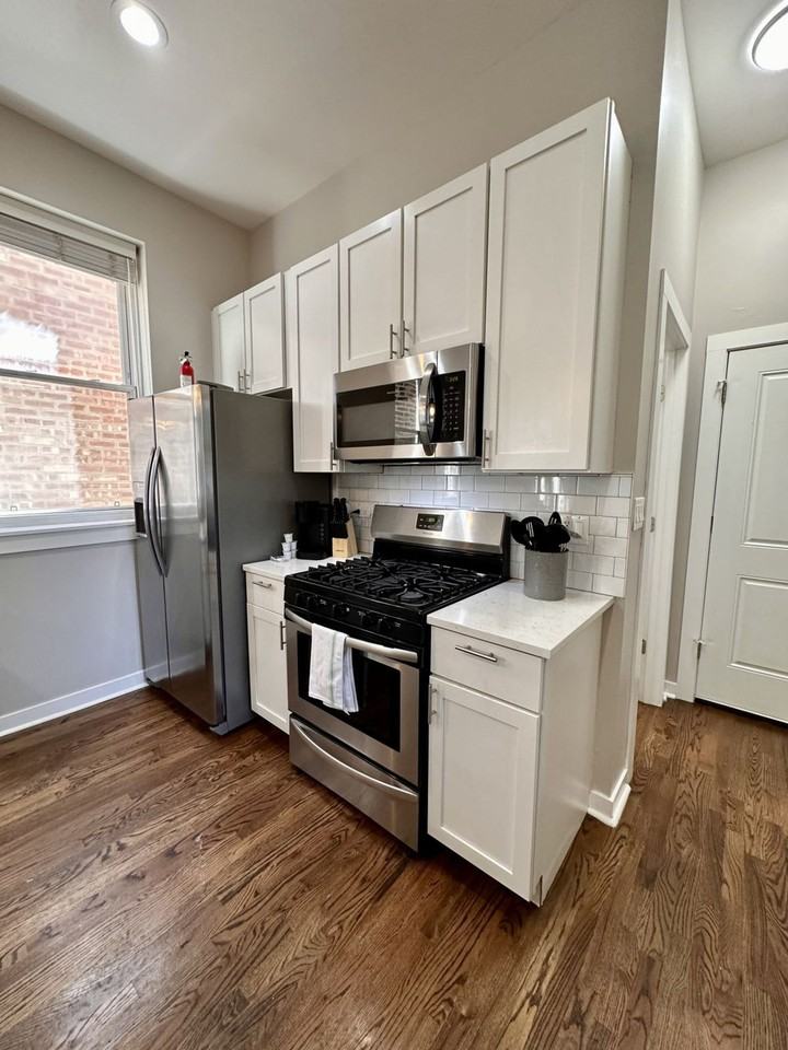 736 N Throop St #1379052P - Photo 5 of 17