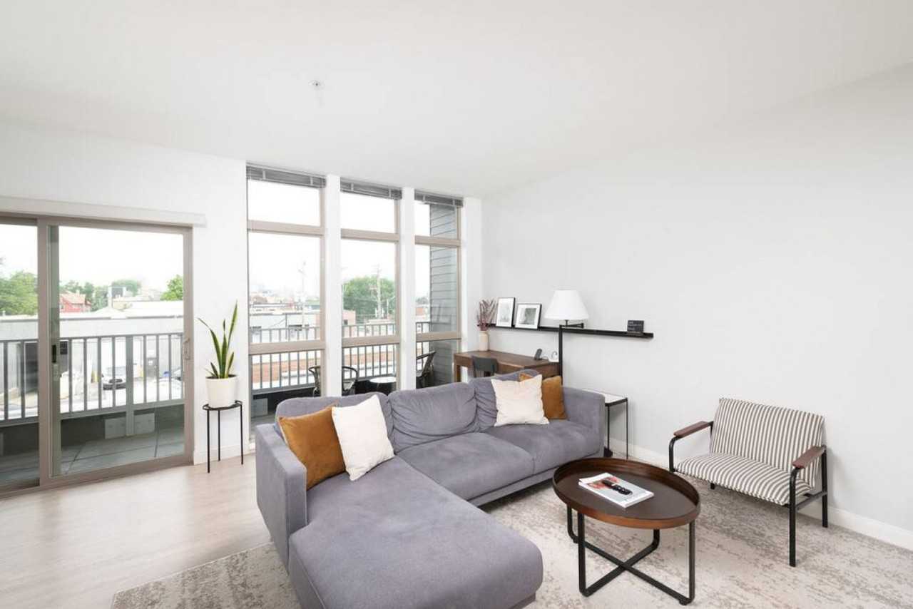 211 W Mineral St #1379007P - Photo 2 of 17