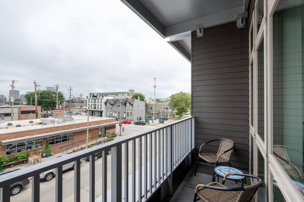 211 W Mineral St #1379007P - Photo 3 of 17