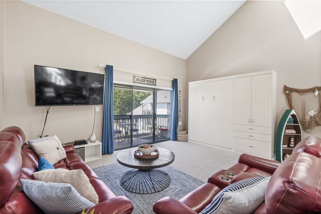 1880 Auburn Ln #1384036P - Photo 3 of 36