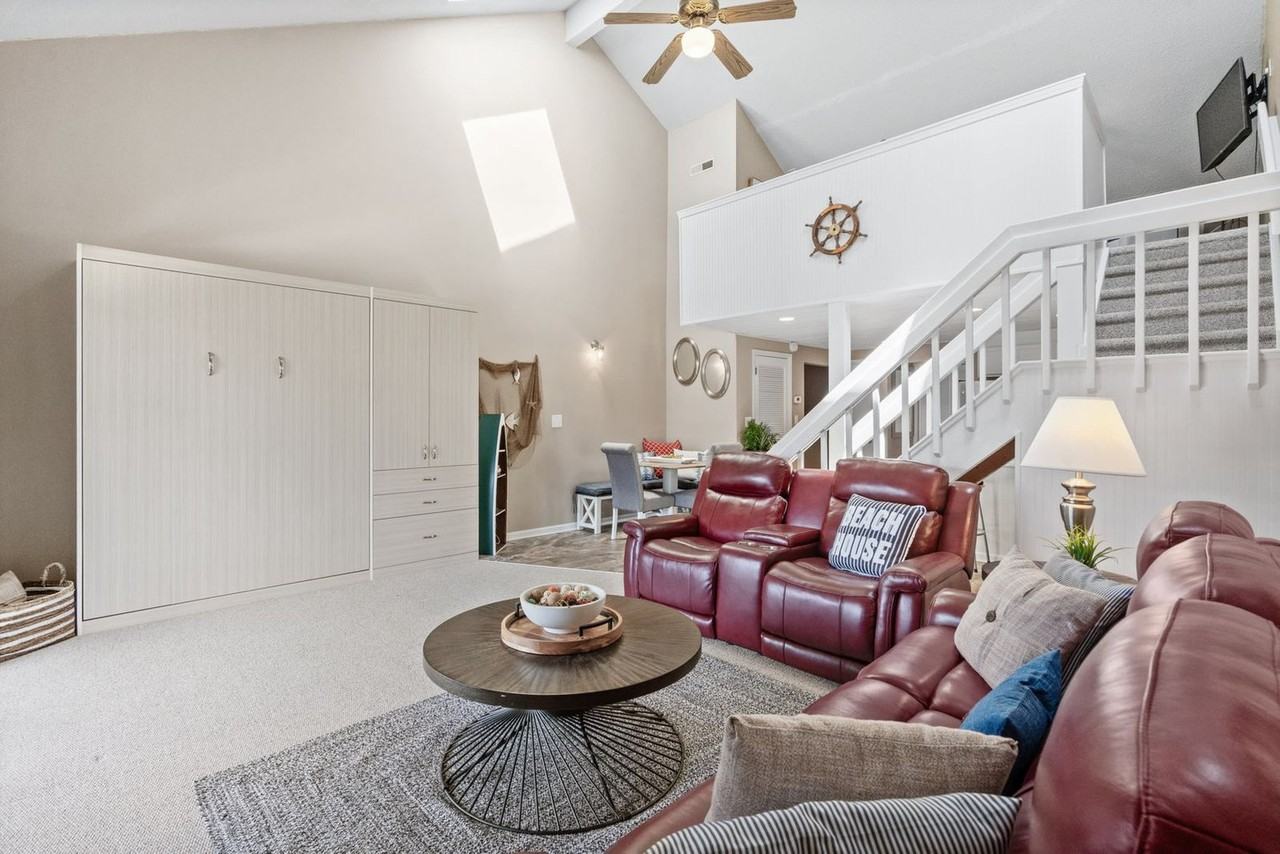 1880 Auburn Ln #1384036P - Photo 4 of 36