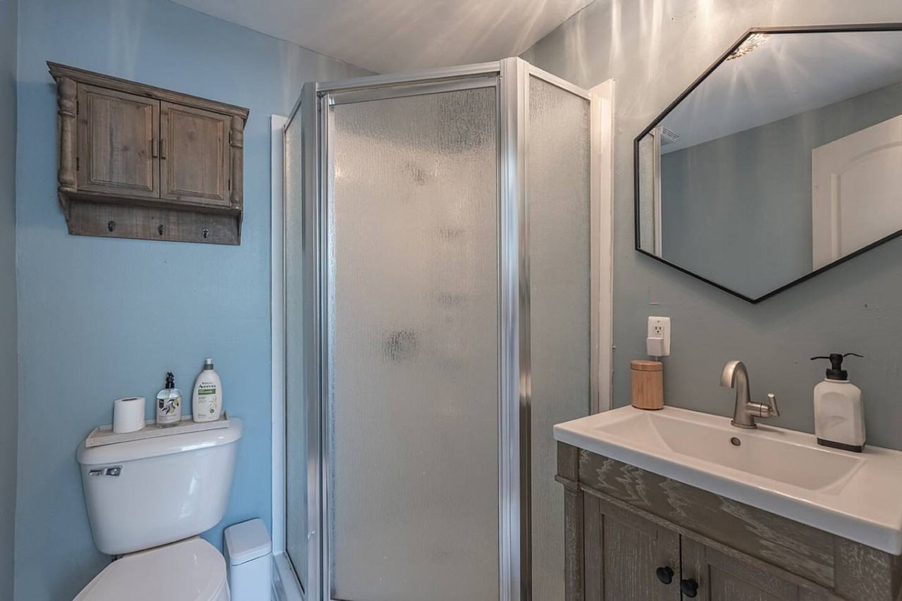 5651 Ridge Ave #1384097P - Photo 4 of 15