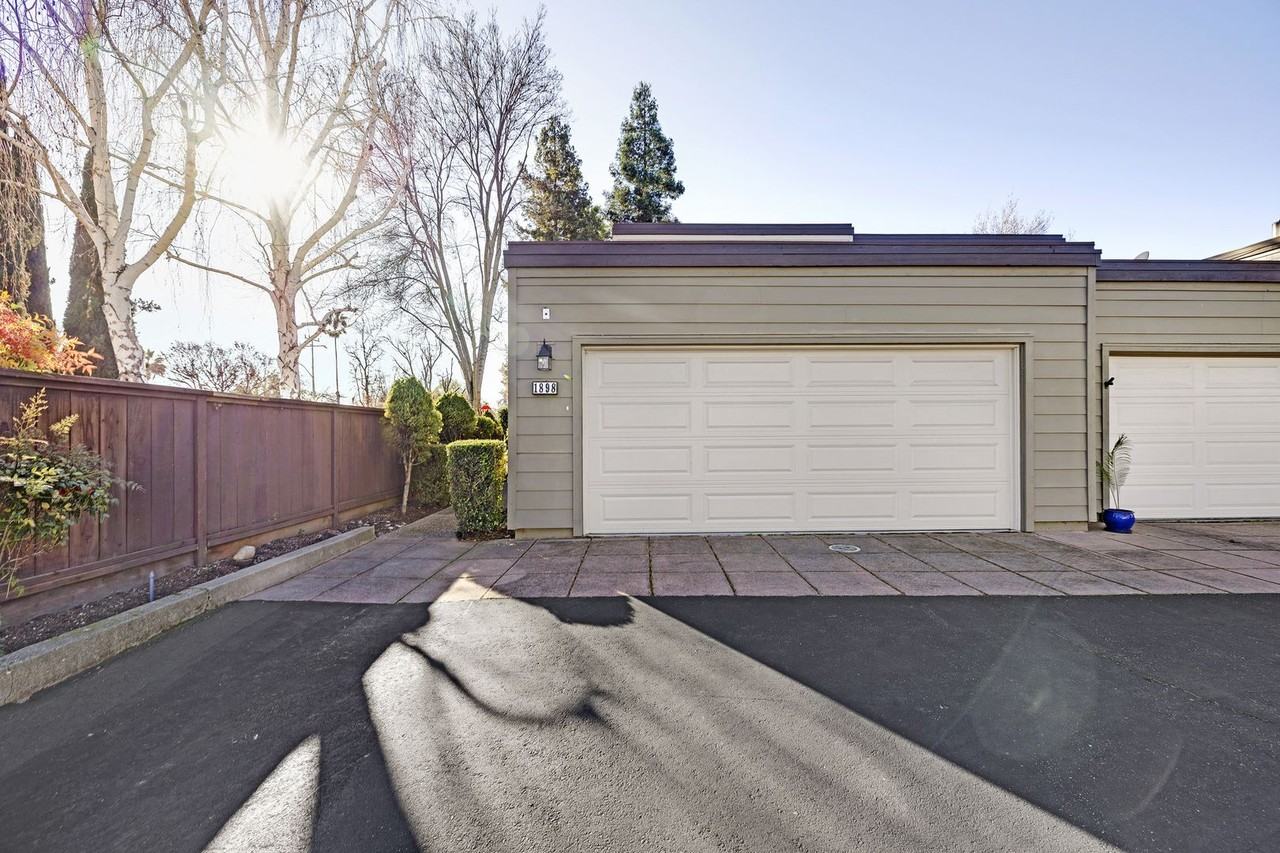 1898 Harvest Rd - Photo 2 of 37