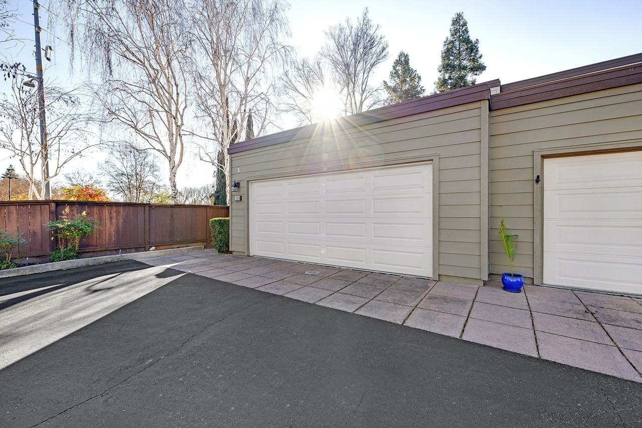 1898 Harvest Rd - Photo 3 of 37