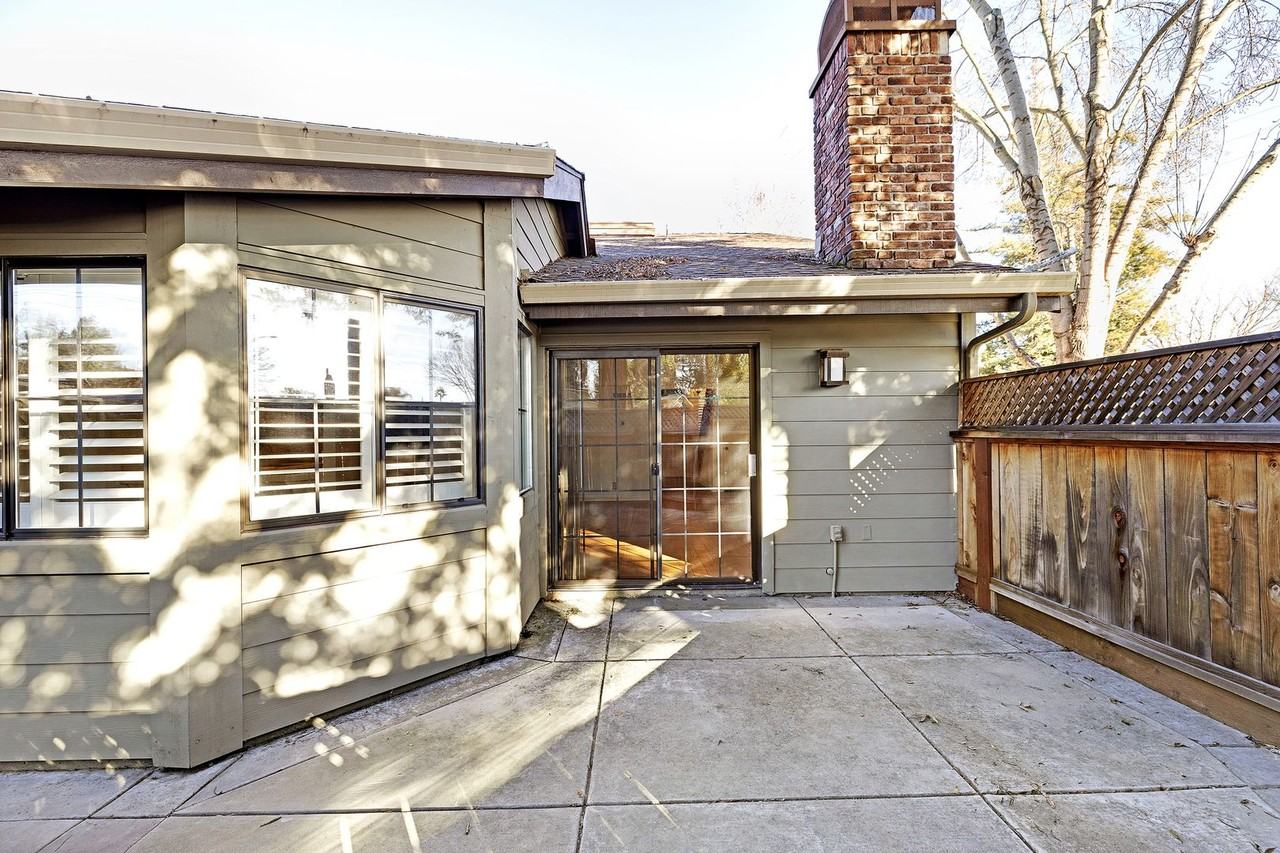 1898 Harvest Rd - Photo 7 of 37