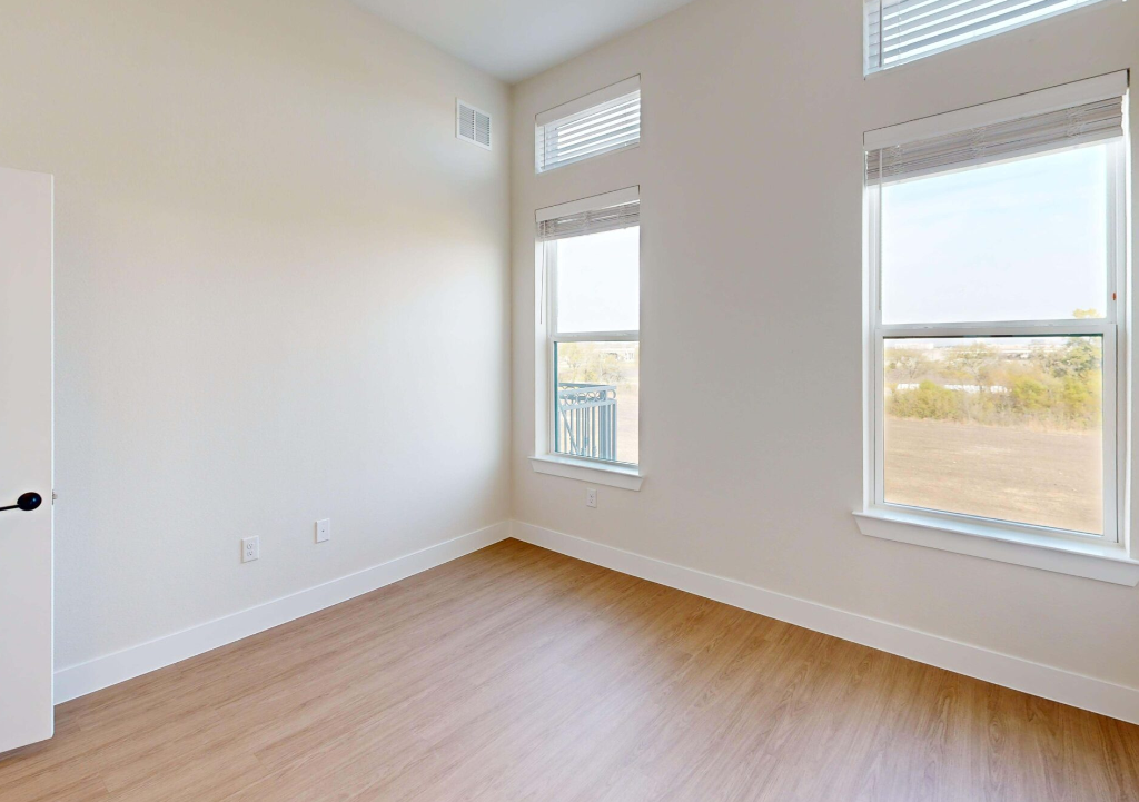 827 South Waverly Drive #20.118 - Photo 2 of 12