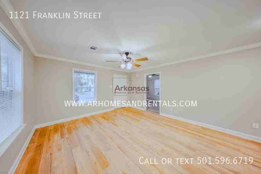 1121 Franklin St - Photo 2 of 10