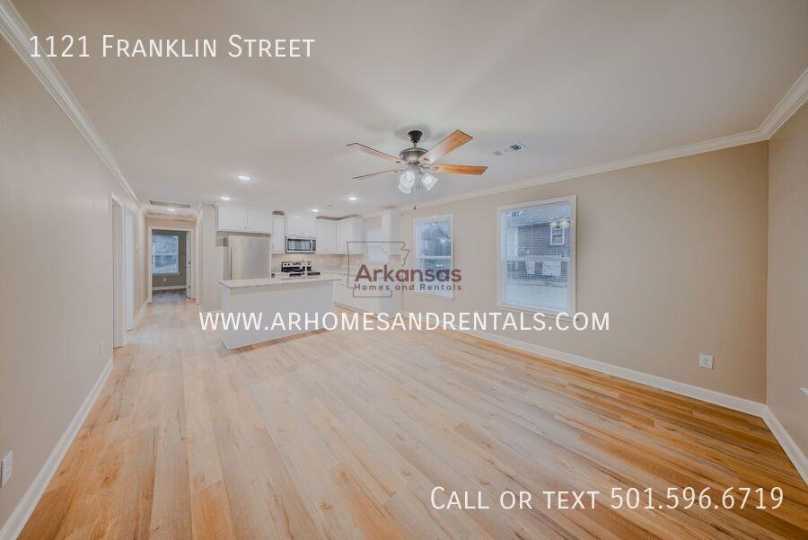 1121 Franklin St - Photo 4 of 10