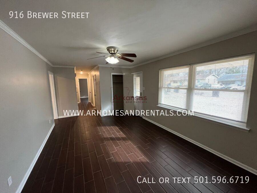 916 Brewer St - Photo 2 of 14