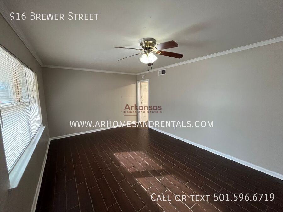 916 Brewer St - Photo 3 of 14