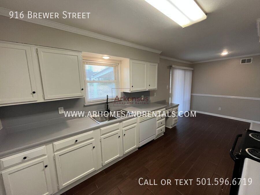 916 Brewer St - Photo 5 of 14