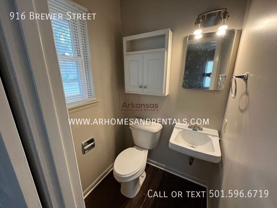 916 Brewer St - Photo 7 of 14