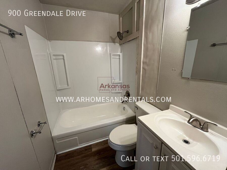 900 Greendale Dr - Photo 5 of 9