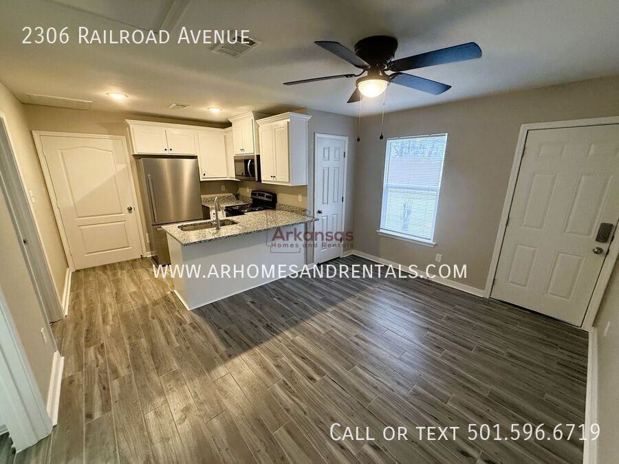 2306 Railroad Ave - Photo 2 of 8