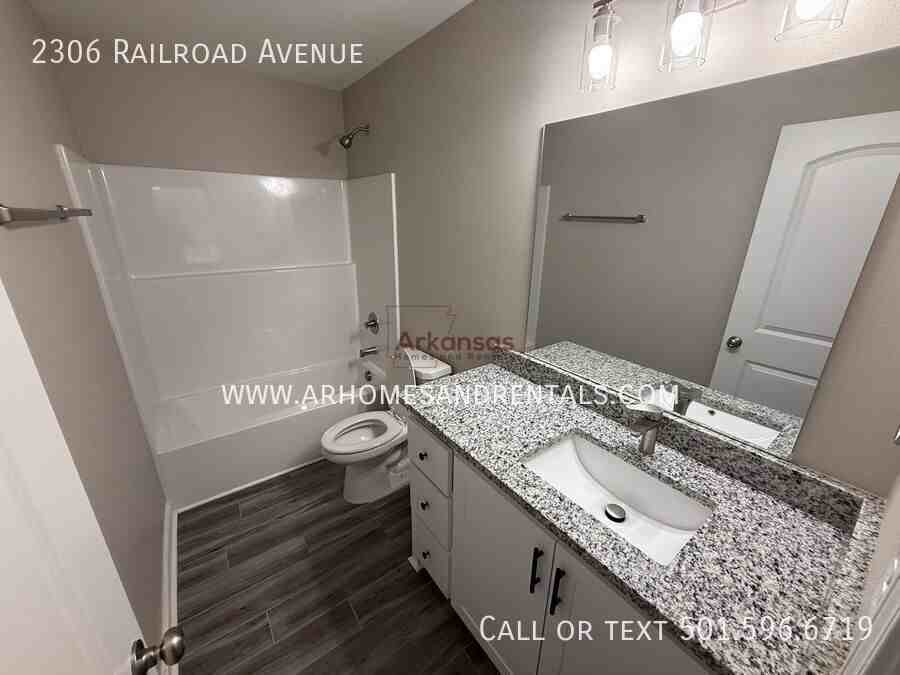 2306 Railroad Ave - Photo 5 of 8