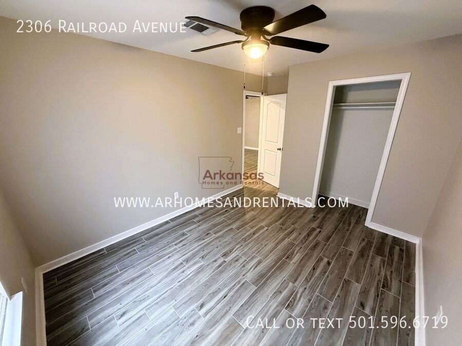 2306 Railroad Ave - Photo 6 of 8