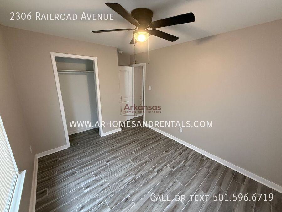 2306 Railroad Ave - Photo 7 of 8