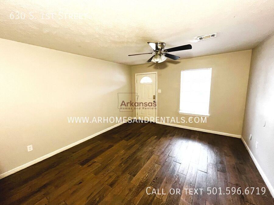 630 S 1st St - Photo 2 of 9