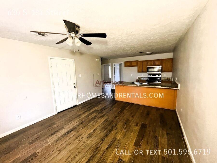 630 S 1st St - Photo 3 of 9