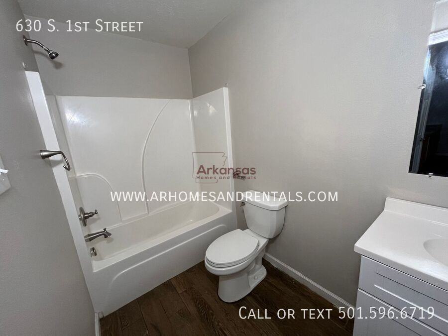 630 S 1st St - Photo 6 of 9