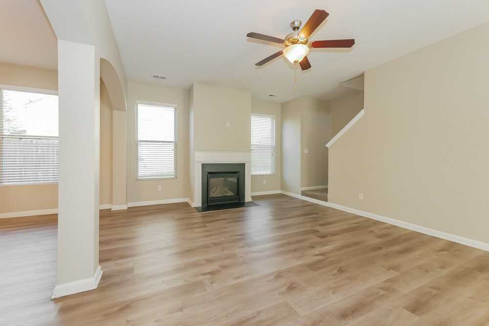 1817 Crandon Ct - Photo 4 of 17