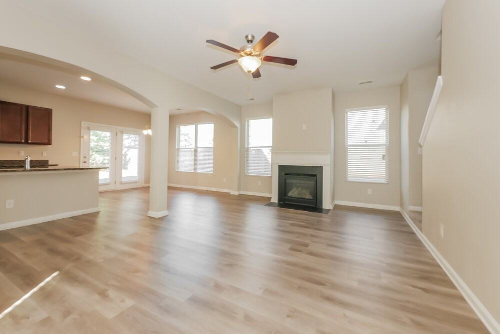 1817 Crandon Ct - Photo 5 of 17