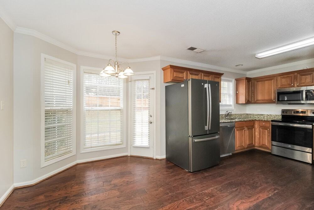 155 Avondale Cir - Photo 7 of 17