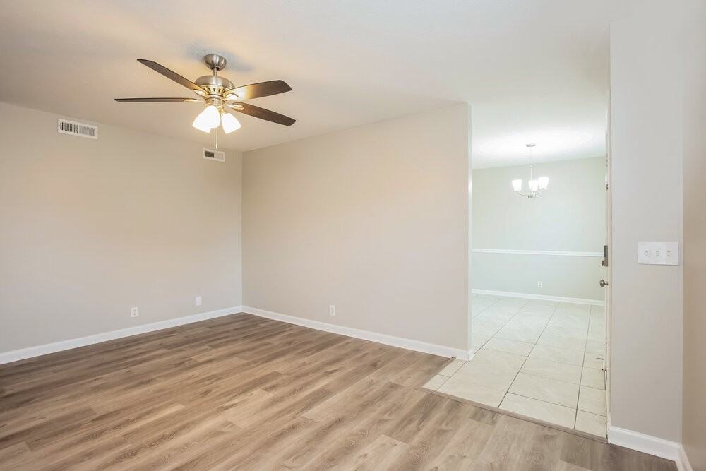 1043 Tom Hailey Blvd - Photo 4 of 17