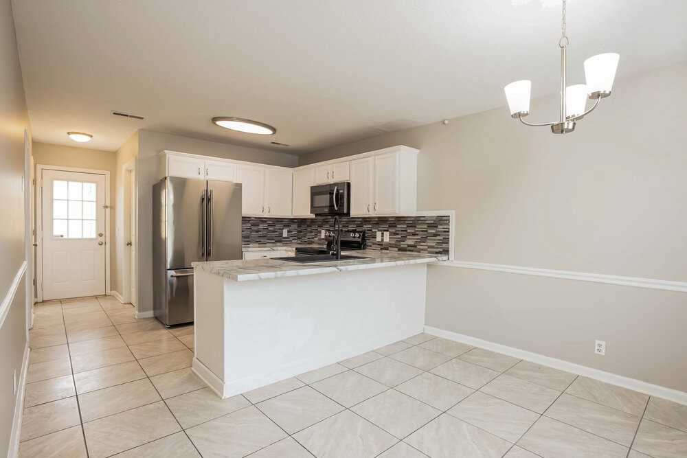 1043 Tom Hailey Blvd - Photo 7 of 17