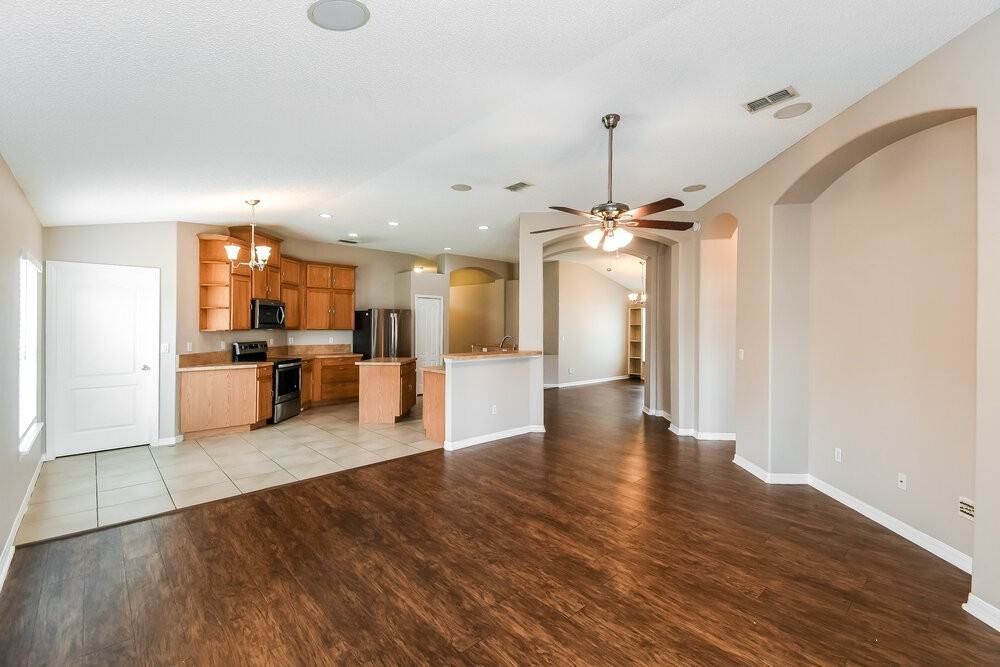 10189 Carriage House Ct - Photo 4 of 16