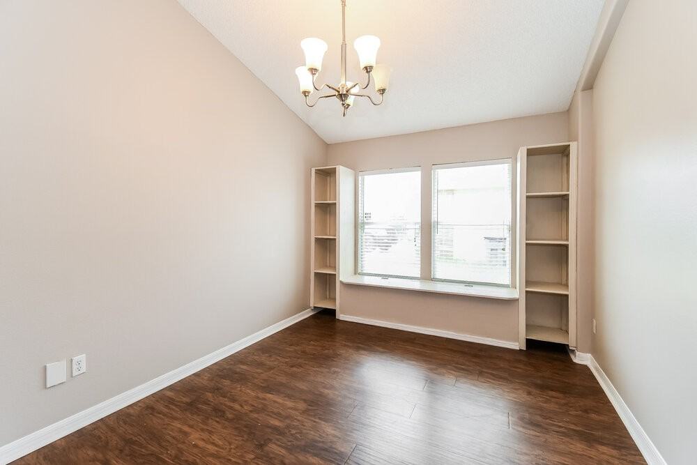 10189 Carriage House Ct - Photo 5 of 16