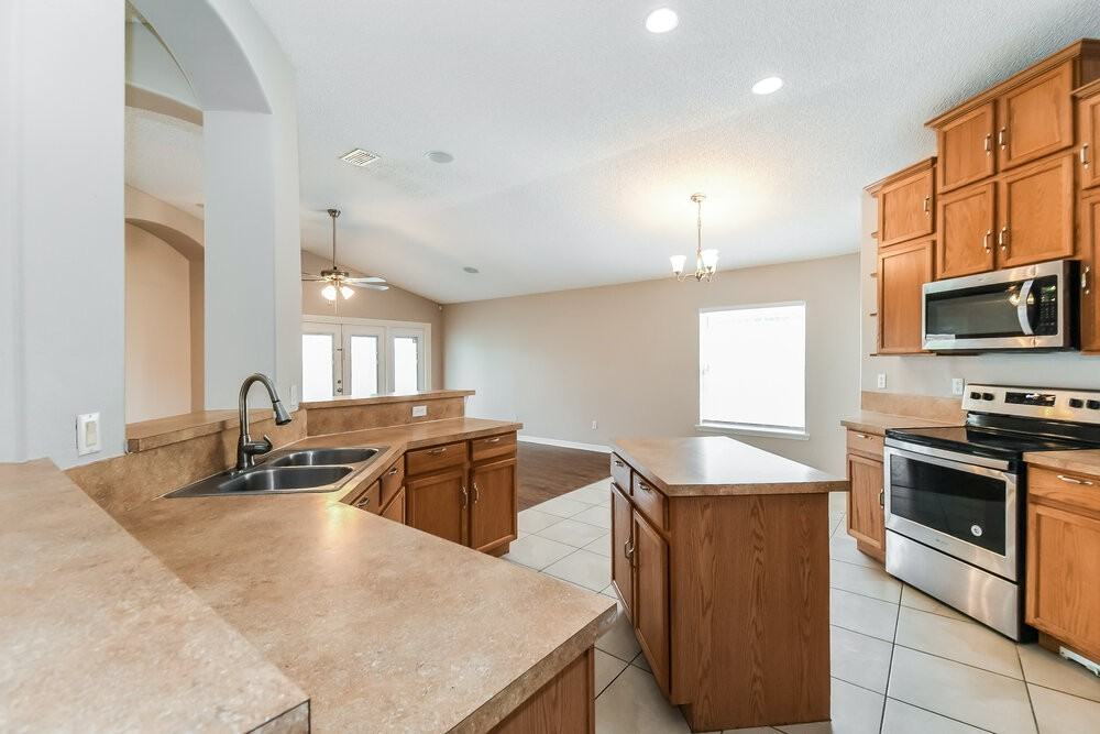 10189 Carriage House Ct - Photo 7 of 16