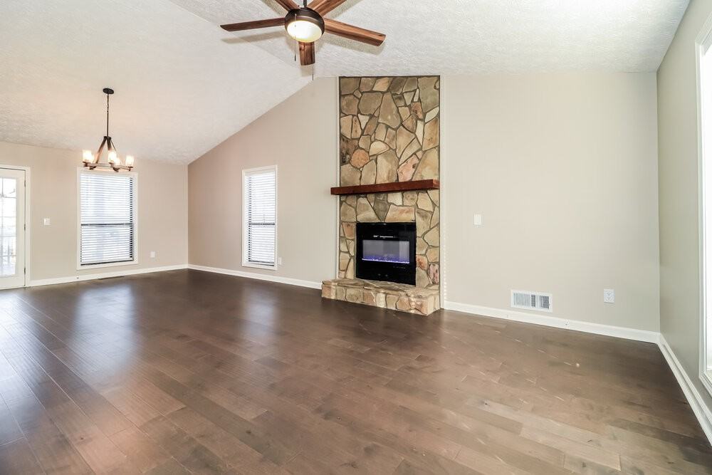 4482 Calumet Dr Nw - Photo 6 of 17