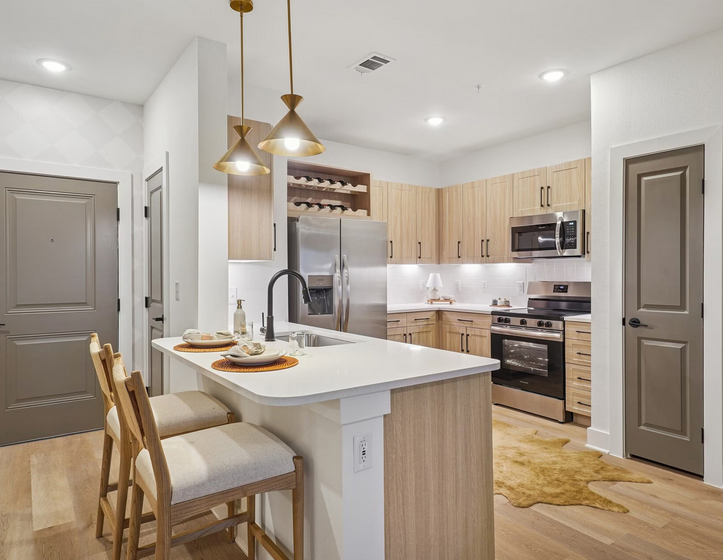 2700 Lake Forest Drive