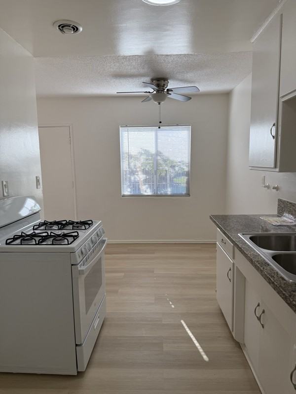 1070 Gardenia Ave #1 - Photo 6 of 14