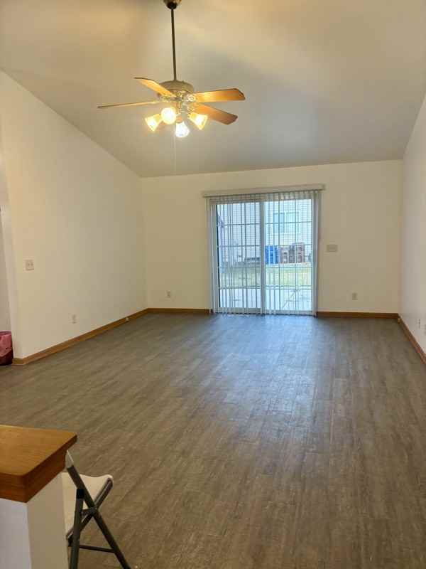 2108 Oakbrook Dr - Photo 3 of 7