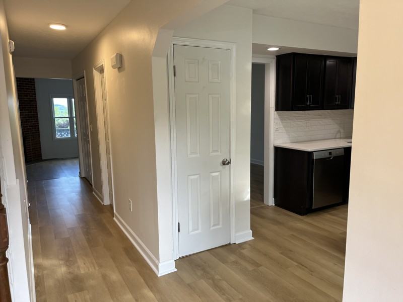 122 Greenbrier Dr - Photo 2 of 17