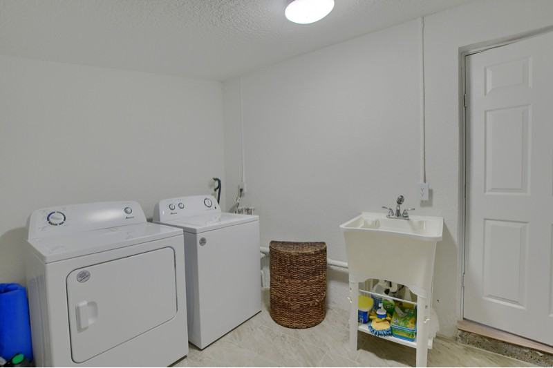 1627 Ne 1st St - Photo 2 of 10