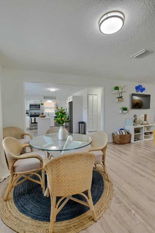 1627 Ne 1st St - Photo 3 of 10