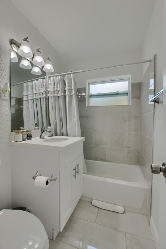 1627 Ne 1st St - Photo 4 of 10