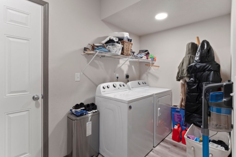 14302 E 13th Ave #14304 - Photo 7 of 17