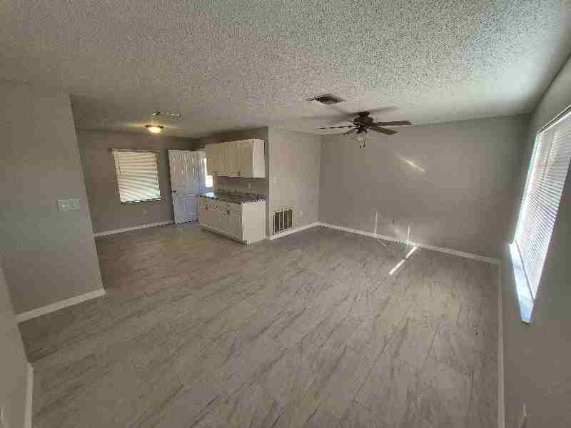 13095 Linden Dr - Photo 2 of 33