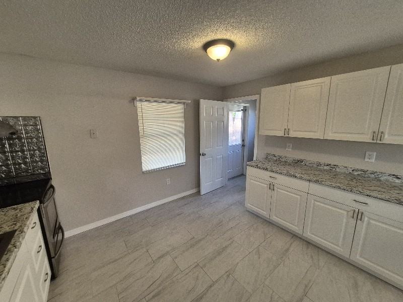 13095 Linden Dr - Photo 6 of 33