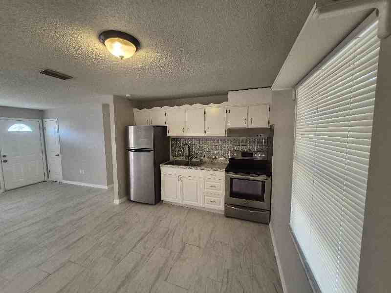 13095 Linden Dr - Photo 7 of 33