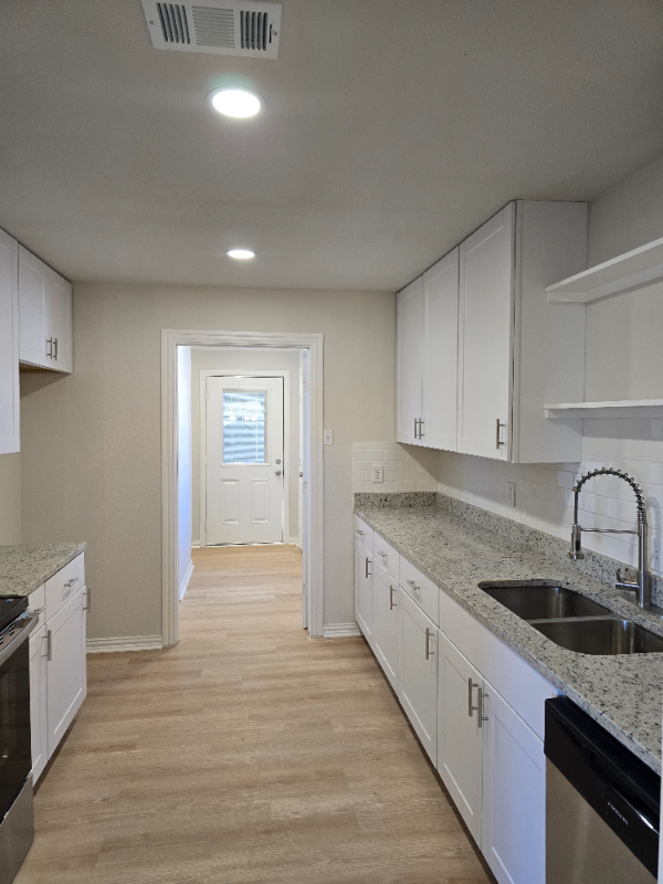 502 S Pearl St - Photo 2 of 20