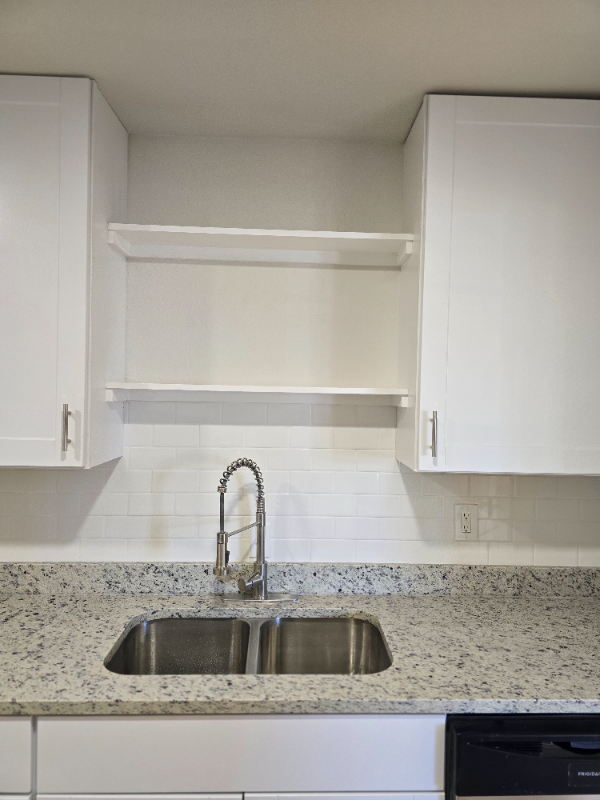 502 S Pearl St - Photo 3 of 20