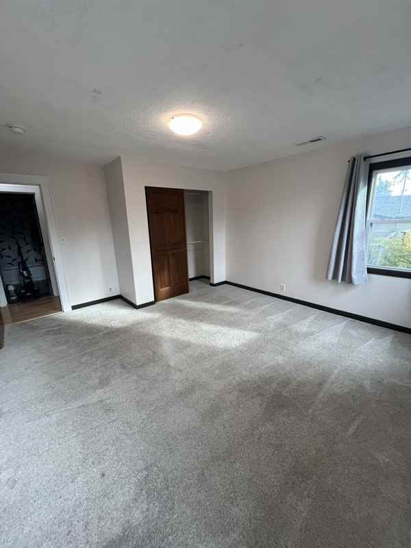 18320 Dickerson Ln - Photo 3 of 12