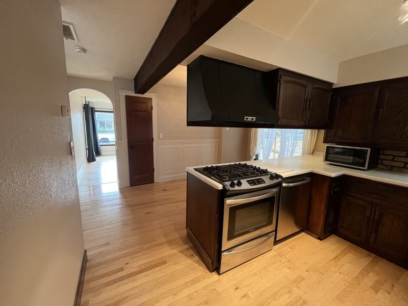 18320 Dickerson Ln - Photo 6 of 12